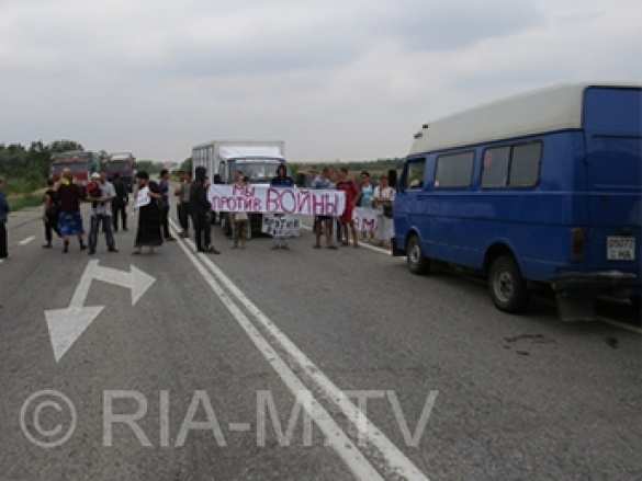 В Акимовском районе Запорожья стратегическую трассу перекрыли родственники военнослужащих (фото, видео) | Русская весна