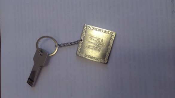 «Патриотические» флешки с посланием Порошенко начали продавать сразу после заседания | Русская весна