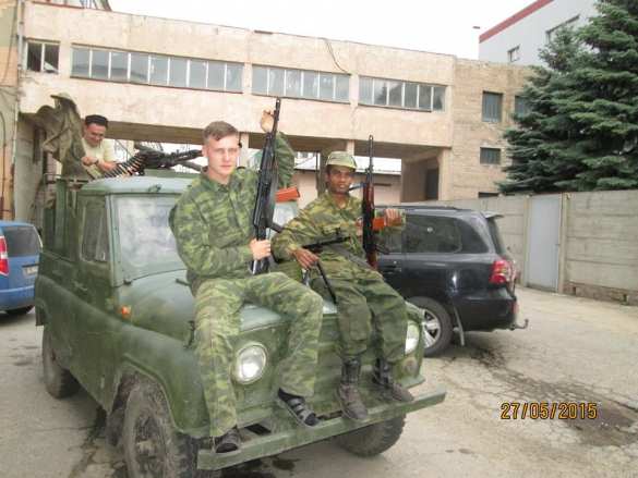 Через тюрьмы и границы: невероятные приключения ополченца Бенеса Айо по дороге на Донбасс из Лондона — интервью «Русской Весне» | Русская весна