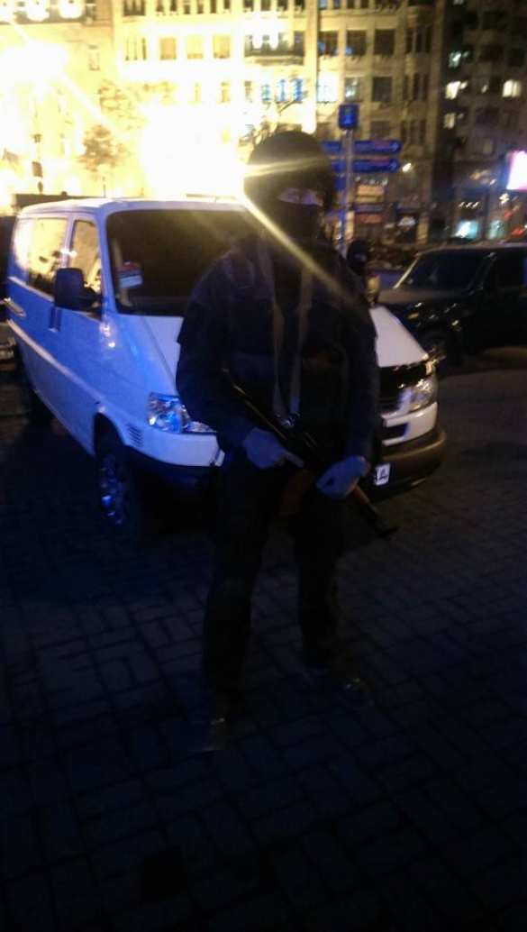 Молния: &quot;Правый сектор&quot; срочно эвакуируется из гостиницы &quot;Днепр&quot;, персонал отеля напуган (фото) | Русская весна