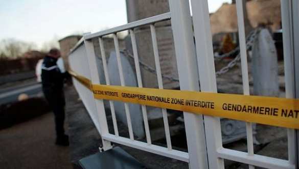 Во Франции осквернили христианское кладбище | Русская весна