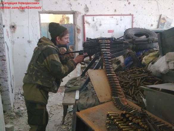 Линия фронта — аэропорт: руины, ополченцы, оружие (фото) | Русская весна