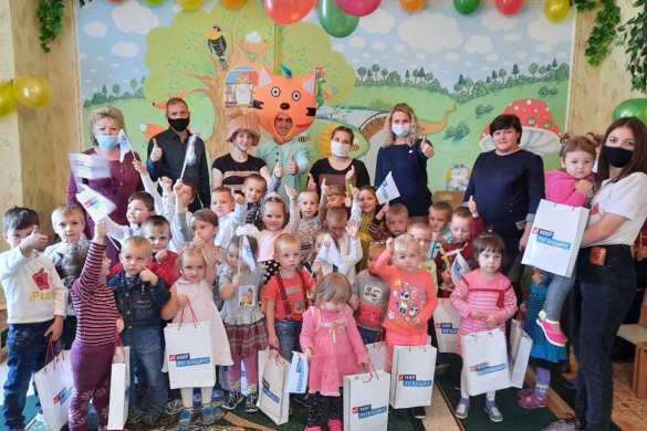 В ЛНР волонтёры устроили праздники мыльных пузырей для детей работников компании «Востокуголь» | Русская весна