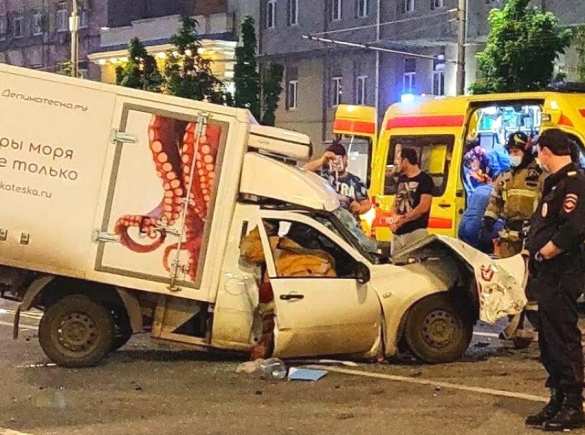 Умер водитель фургона, в который врезался пьяный Ефремов | Русская весна