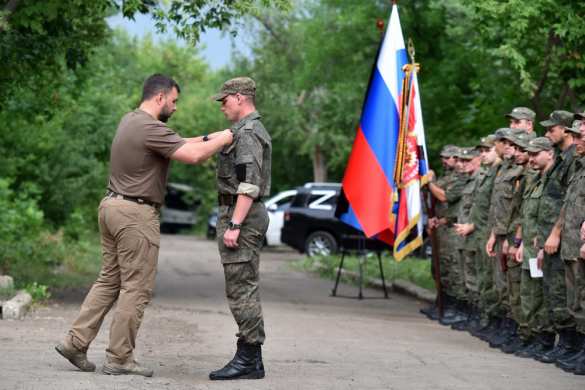 Глава ДНР наградил бойцов «Спарты» (ФОТО) | Русская весна