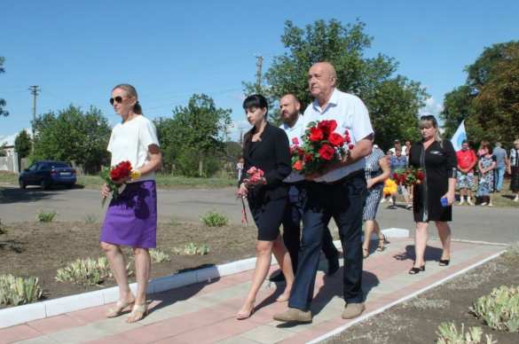 В Хрящеватом почтили память погибших из-за агрессии ВСУ (ФОТО) | Русская весна