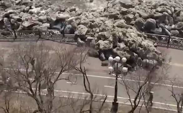 Нападение Амура на Хабаровск: разгромлена набережная (ВИДЕО) | Русская весна