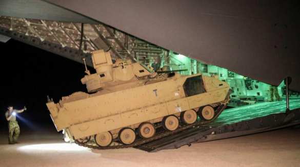 США отправили на Украину первую партию Bradley | Русская весна