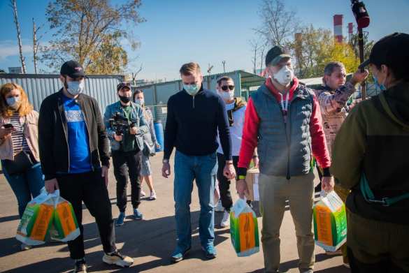 Активисты МГЕР во Всемирный день защиты животных передали в приюты полтонны сухого корма (ФОТО) | Русская весна