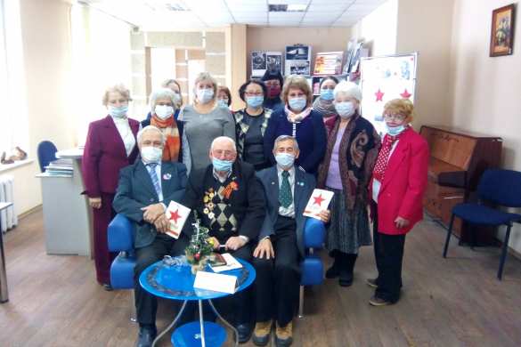 В ЛНР презентовали сборник новелл «Эхо войны» ветерана журналистики Алексея Чепурнова | Русская весна