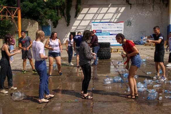 В Луганске прошла «Водная битва», приуроченная к Международному дню молодёжи | Русская весна