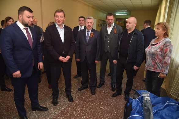 «Единая Россия» передала школам ДНР компьютерную технику и спортивный инвентарь (ФОТО) | Русская весна