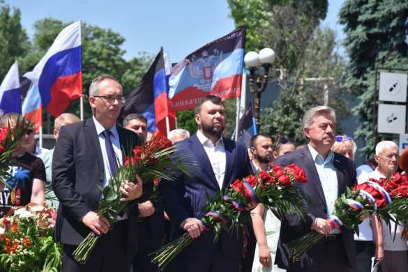 Всероссийская минута молчания: Денис Пушилин почтил подвиг погибших в годы Великой Отечественной войны (ФОТО) | Русская весна