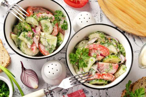 Россиян предупредили об угрозе, которая может крыться в летних салатах | Русская весна