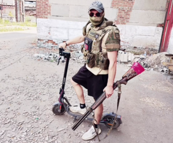 Новая необычная тактика российских штурмовиков: самокат и ружьё (ВИДЕО) | Русская весна