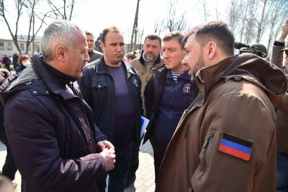 Пушилин и Турчак посетили пункт временного размещения беженцев из Мариуполя (ФОТО) | Русская весна