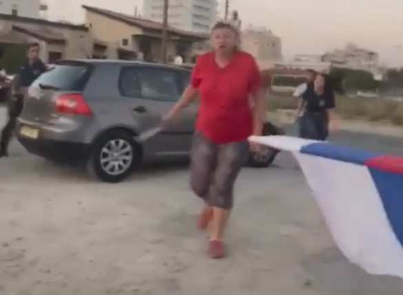 Вынесен приговор украинке, напавшей с ножом на россиян на Кипре (ВИДЕО) | Русская весна