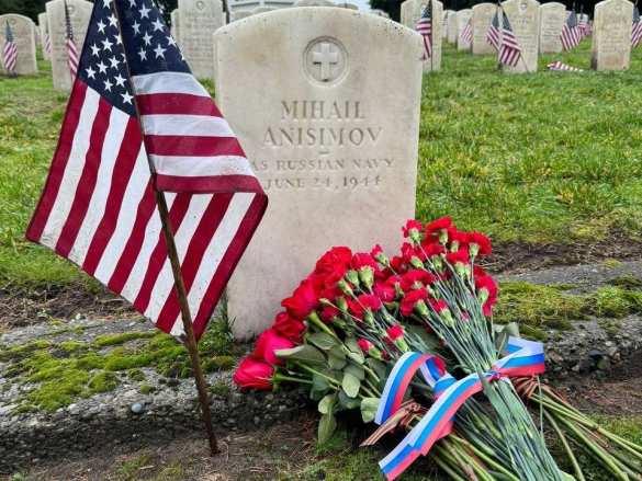 Российским дипломатам не позволили посетить мемориальное кладбище на Аляске | Русская весна