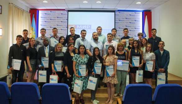 В Луганске наградили волонтёров акции «Рука помощи» | Русская весна