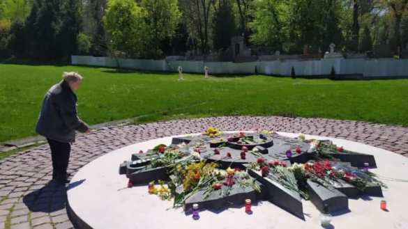 Во Львове демонтировали Звезду Победы на «Марсовом поле» (ФОТО) | Русская весна