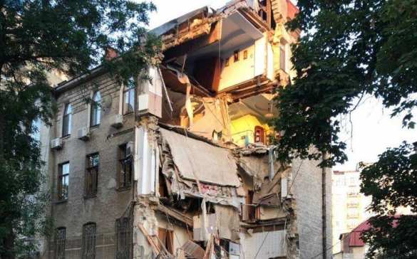 В Одессе рухнул жилой дом, из-под завалов выводят людей (ФОТО) | Русская весна