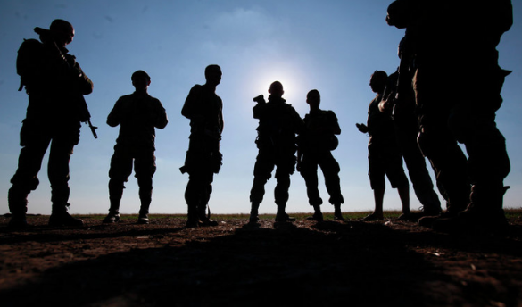 «Подвиги освободителей» — «воинов АТО»: украинские силовики грабят дома (видео) | Русская весна