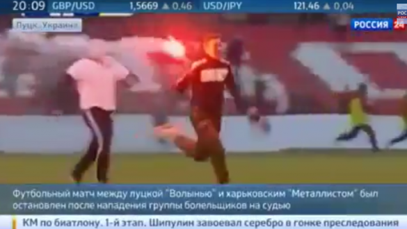 Во время футбольного матча в Луцке ультрас пытались сжечь судью (видео) | Русская весна