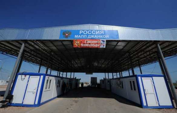 Более 800 грузовых автомобилей скопилось на границе Украины с Крымом | Русская весна