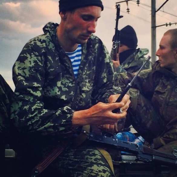 16 БМД и около сотни военнослужащих были разоружены и отправлены в расположение части местными жителями в районе Пчелкино (видео)   | Русская весна