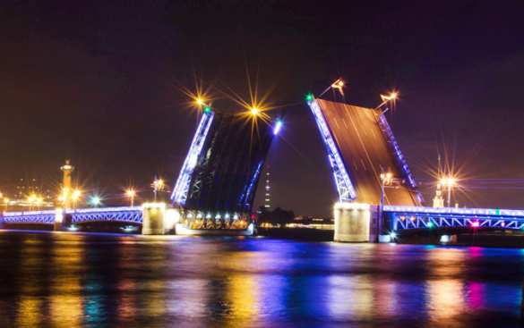 Белые ночи зовут: Петербург в разгаре туристического сезона и магия ночных прогулок по Неве | Русская весна