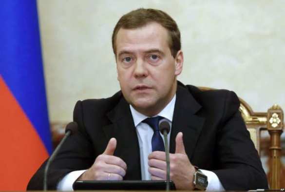 Медведев поручил подготовить ответные меры на продление санкций ЕС | Русская весна