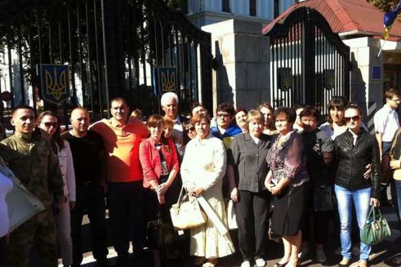 Очередные родственники военнослужащих опять безрезультатно митинговали в Киеве Очередные родственники военнослужащих опять безрезультатно митинговали в Киеве | Русская весна