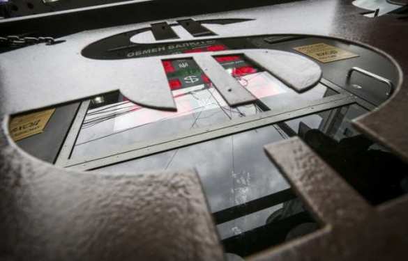 Евро упал ниже 80 руб, доллар — ниже 70 руб | Русская весна