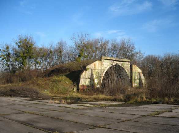 Новости шестой волны мобилизации: на Мукачевском аэродроме 60-ти летний часовой не дождался смены караула и застрелился | Русская весна