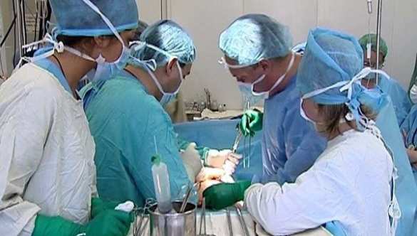 Врачи впервые имплантировали человеку тазовые кости из титана | Русская весна