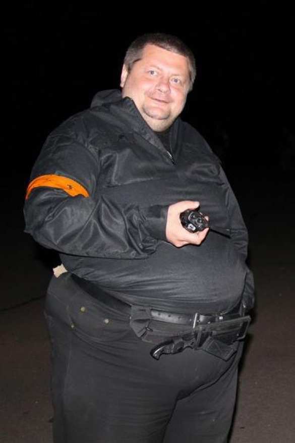 Украинский депутат продемонстрировал нож, которым намерен отрезать голову Рамзану Кадырову | Русская весна