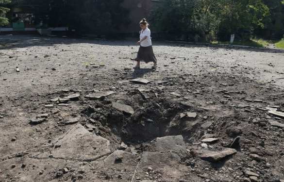 На российском пограничном пункте «Новошахтинск» разорвались украинские снаряды На российском пограничном пункте «Новошахтинск» разорвались украинские снаряды, повреждены 2 здания | Русская весна