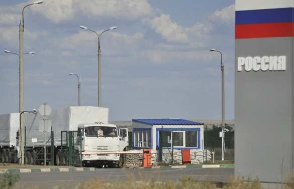 Гуманитарный конвой замер на границе | Русская весна