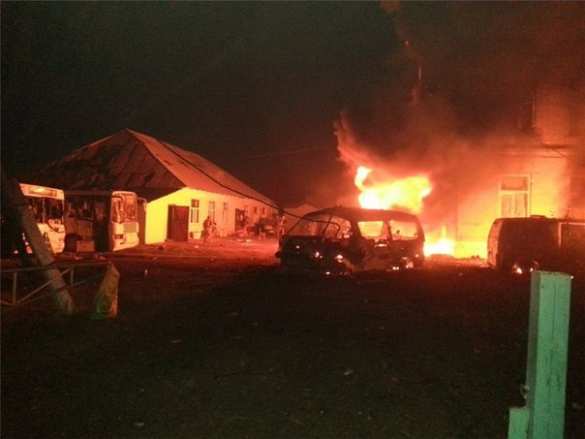 Геннадий Дубовой из Иловайска: фашисты сыпят на город фосфорные боеприпасы (видео) | Русская весна