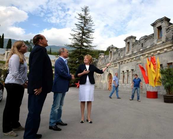 Крымские татары радостно встречают Путина в Бахчисарае (любительское ВИДЕО) | Русская весна