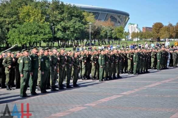 Первые 125 курсантов Донецкого военного училища принесли присягу на верность народу ДНР | Русская весна