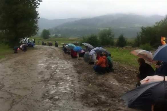 Матери погибающих в аэропорту Луганска военнослужащих собираются 1 сентября штурмовать мэрию Львова | Русская весна