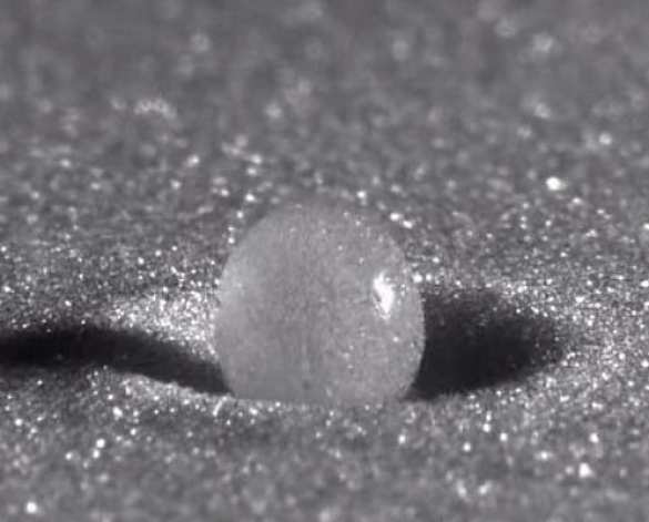 Капли дождя оставляют в песке следы, так же как астероиды на поверхности планет (видео) | Русская весна