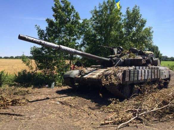 Бои под Донецком — версия украинских СМИ. На фото Танк ВСУ. Бои под Донецком — по данным украинских СМИ | Русская весна