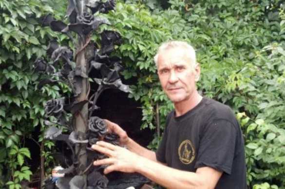 «Стальной Донбасс» и розы из снарядов: донецкий кузнец готовится к выставке в Москве (ФОТО+ВИДЕО) | Русская весна