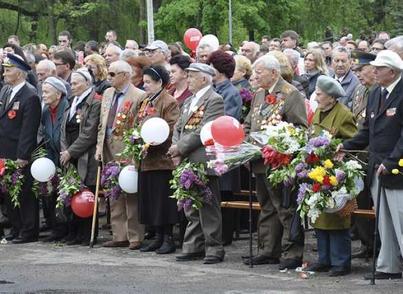 ВАЖНО: в Славянске ветеранов облили зеленкой и закидали мукой (+ФОТО) | Русская весна