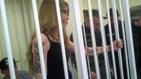 Украинская неонацистка перерезала себе вены в зале суда (ФОТО, ВИДЕО) | Русская весна