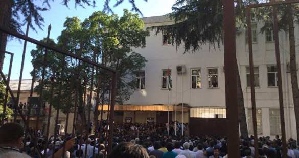 Четыре сотрудника госохраны ранены в ходе беспорядков в Абхазии | Русская весна