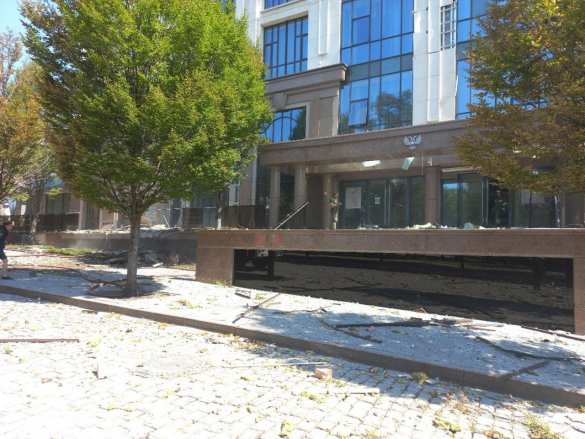 Враг нанёс удар по зданию администрации Главы ДНР (ФОТО) | Русская весна