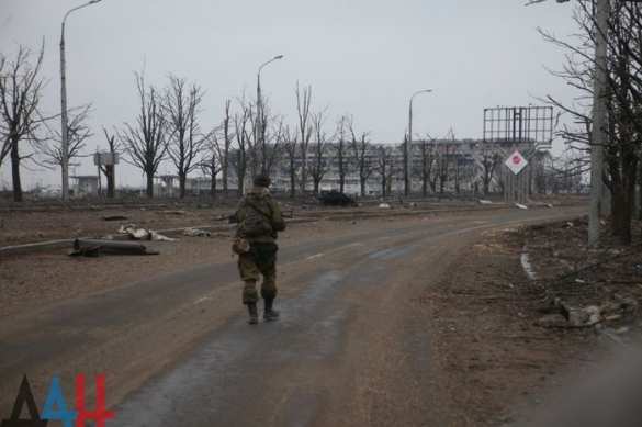 Донецкий аэропорт подвергся массированному обстрелу | Русская весна